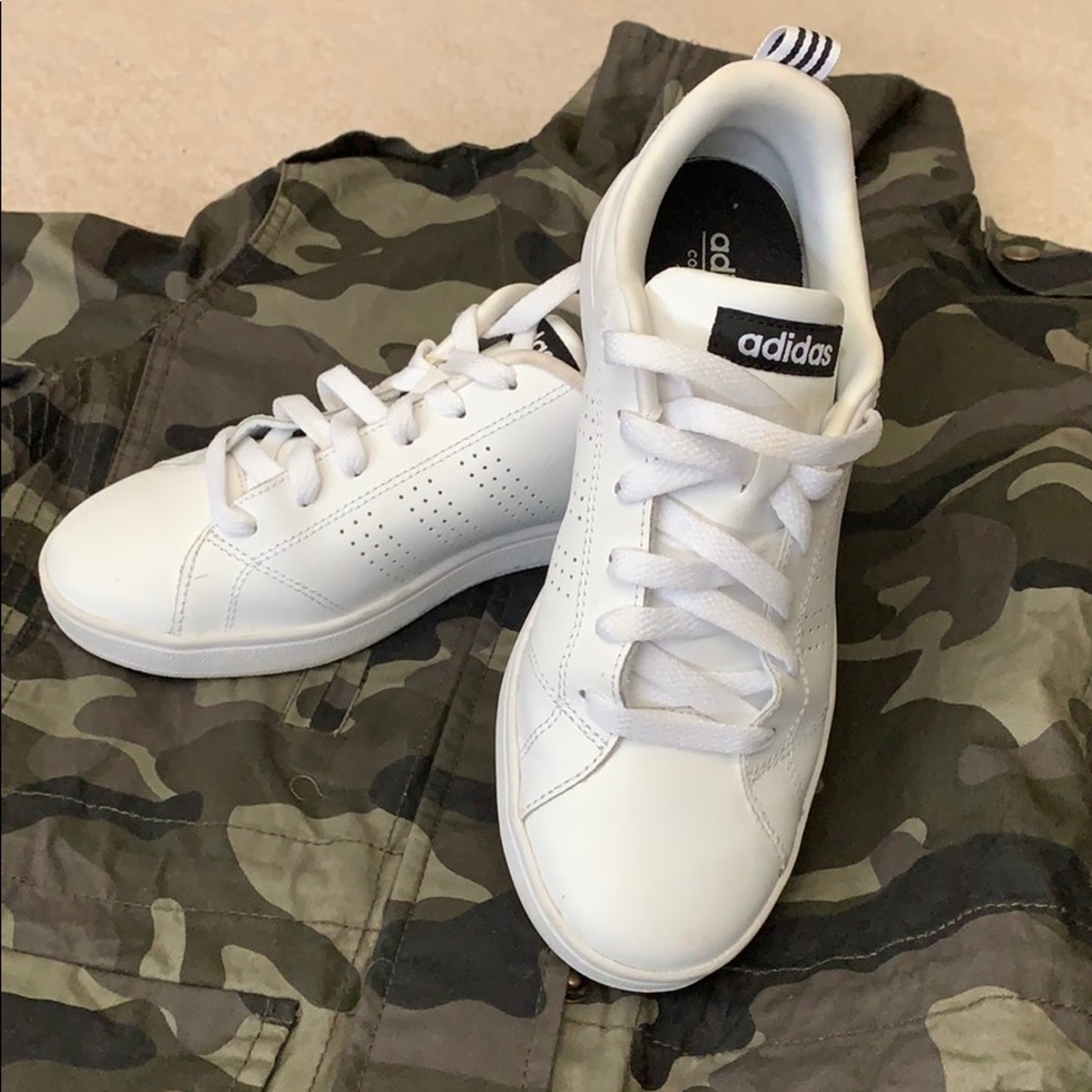 Adidas white neo comfort footbed sneakers size 6